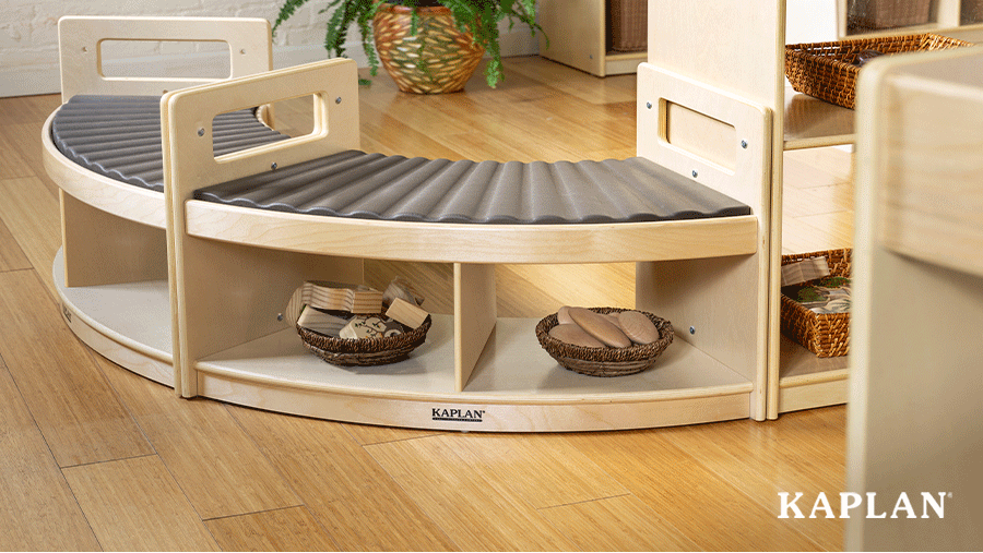 An animated image of the Carolina Connections Rhythm Seating bench that shows how the seat cushion detaches from the wooden seat base. 
