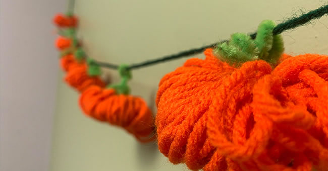 DIY Pumpkin Yarn Garland